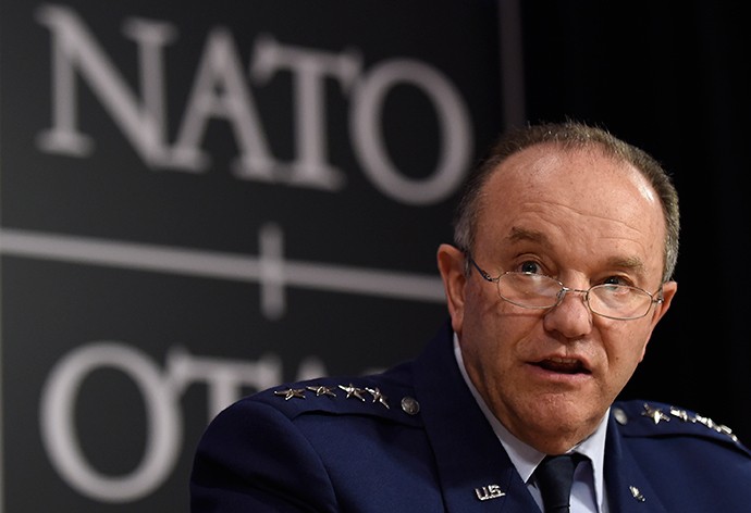 Chỉ huy quân đội NATO ở châu Âu, tướng Philip Breedlove. 