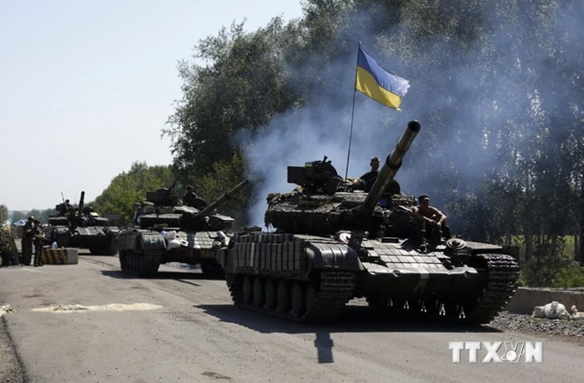 Binh sỹ Ukraine tuần tra gần thành phố Debaltseve thuộc khu vực Donetsk. (Nguồn: AFP/TTXVN)