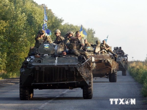 Quân đội Ukraine tuần tra tại Druzhkivka thuộc vùng Donetsk ngày 19/8. (Nguồn: AFP/TTXVN)
