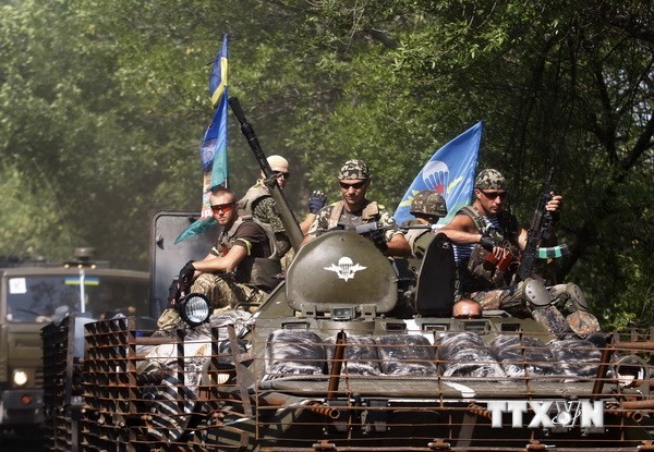 Xe tăng quân đội Ukraine tiến vào thành phố Kramatorsk, miền Đông Ukraine ngày 14/8. (Nguồn: AFP/TTXVN)