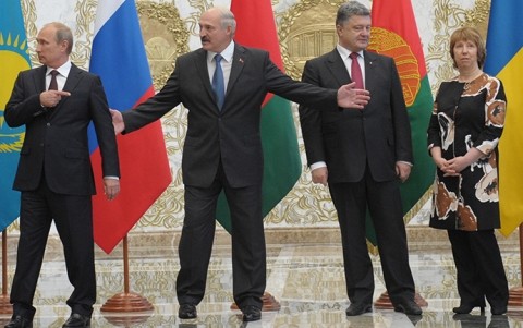 Từ trái sang phải: Tổng thống Nga Putin, Tổng thống Belarus Lukashenko, Tổng thống Ukraine Poroshenko và Cao Ủy EU Ashton (Ảnh RIA)
