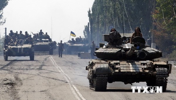 Xe tăng quân đội Ukraine tiến vào thành phố Kramatorsk, miền Đông Ukraine. (Ảnh: AFP/TTXVN)