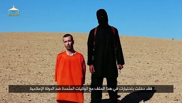 Nhân viên cứu trợ người Anh David Haines trong đoạn băng mới được IS tung lên mạng (Nguồn: DM)