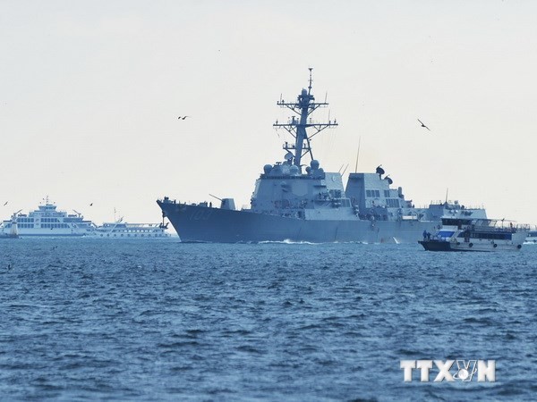 Tàu khu trục mang tên lửa dẫn đường USS Truxton của hải quân Mỹ. (Nguồn: THX/TTXVN)