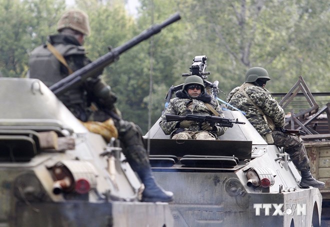 Binh sỹ Ukraine tuần tra tại vùng Donetsk ngày 16/9. (Nguồn: AFP/TTXVN)