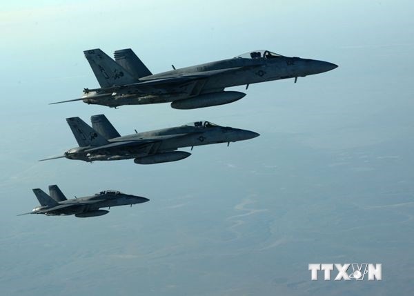 Máy bay F-18E Super Hornets của hải quân Mỹ tham gia chiến dịch không kích chống IS ở Syria. Ảnh: AFP/TTXVN