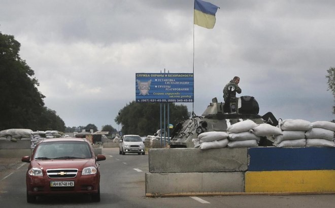 Một trạm kiểm soát của quân đội Ukraine lập nên ở miền Đông nước này (Nguồn: AFP)