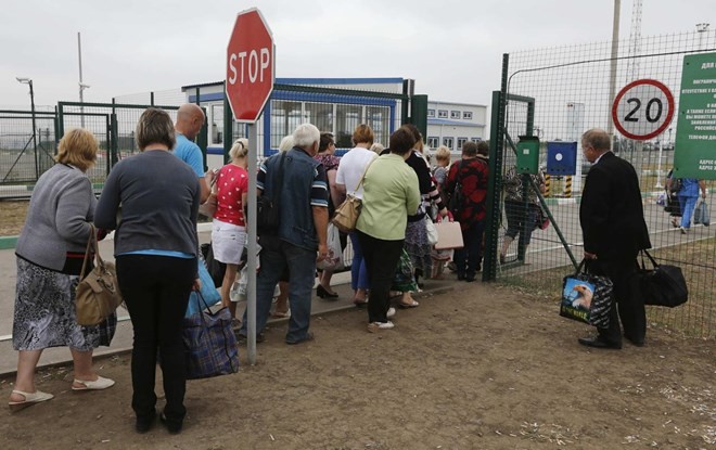Người dân Ukraine xin vào biên giới Nga tị nạn