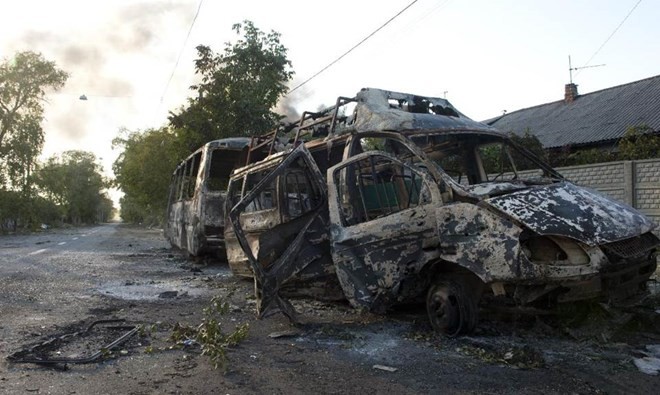 Quang cảnh đổ nát ở Donetsk sau các vụ pháo kích hôm 2/10 (Nguồn: AFP)