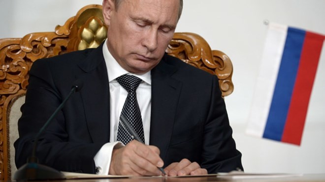 Tổng thống Nga Vladimir Putin đã ký phê chuẩn Hiệp ước thành lập Liên minh kinh tế Á-Âu. (Nguồn: RIA Novosti)