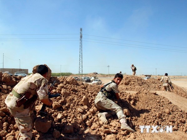 Lực lượng an ninh người Kurd giao tranh với các tay súng IS tại một số ngôi làng gần Kirkuk. (Nguồn: THX/TTXVN)