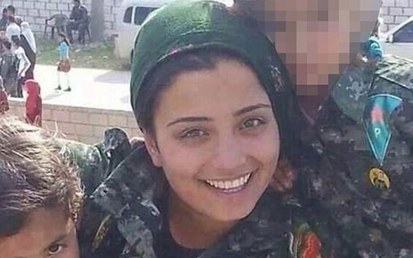 Nữ chiến binh người Kurd có tên Arin Mirkin đã đánh bom tự sát tại một vị trí của quân IS, ngay sát thị trấn biên giới Kobane. Ảnh: telegraph.co.uk