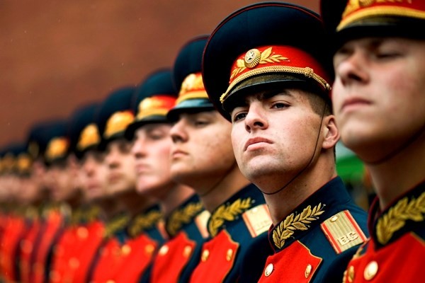Nga sẽ phải xem xét con số chi tiêu thực tế hơn cho chương trình tái vũ trang quân đội. (Ảnh: defense.gov)