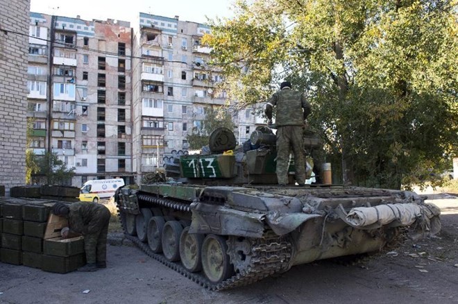Xe tăng của lực lượng ly khai ở Donetsk hôm 2/10 (Nguồn: AFP)
