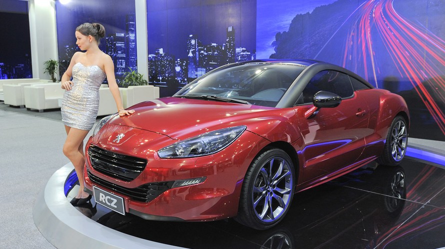 Peugeot RCZ giá gần 2 tỷ đồng