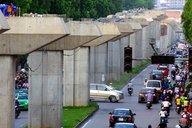 Hệ thống trụ cầu đường sắt đô thị Cát Linh-Hà Đông. (Ảnh: Thế Duyệt/TTXVN)