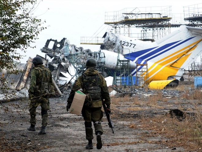 Bản tin 20H: Tấn công sân bay Donetsk, Ukraine mất cả đại đội xe tăng