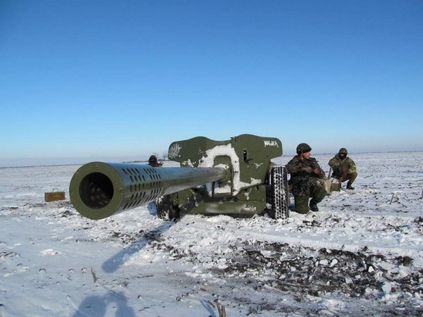 Bản tin 20H: Bắt đầu rút vũ khí hạng nặng tại Đông Ukraine