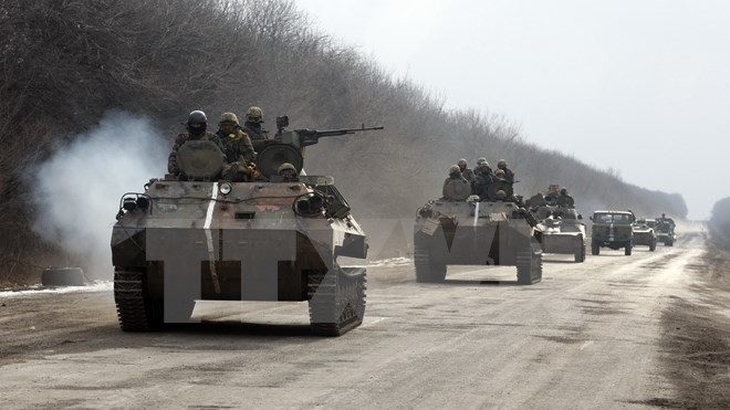 Binh sỹ Ukraine rút khỏi Debaltsevo ngày 19/2. (Nguồn: AFP/TTXVN)