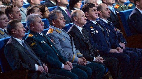 Tổng thống Nga Vladimir Putin (thứ 4 từ trái sang)