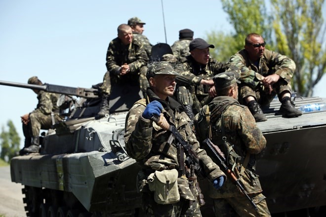 Quân đội Ukraine tại Mariupol. (Ảnh: ibtimes.co.uk)