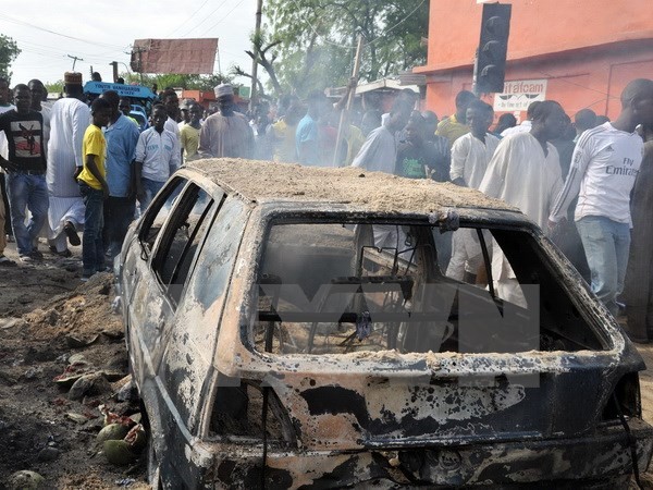 Hiện trường một vụ nổ bom ở thành phố Maiduguri. (Nguồn: THX/TTXVN)
