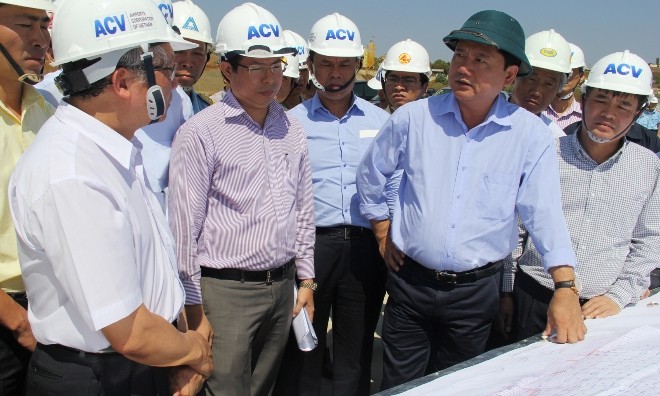 Bộ trưởng Đinh La Thăng kiểm tra dự án CHK Pleiku.