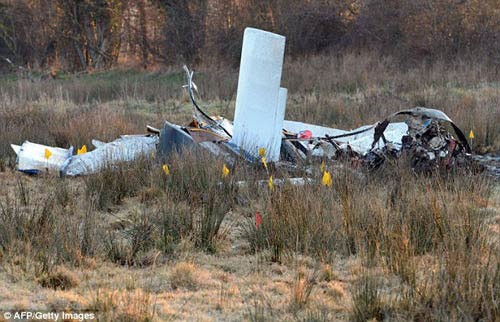 Những mảnh vỡ của chiếc máy bay được tìm thấy tại hiện trường