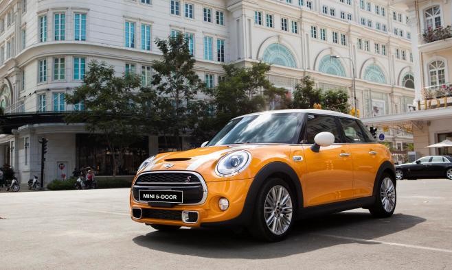 Xế hộp thời trang MINI Cooper 5 cửa có gì hay?