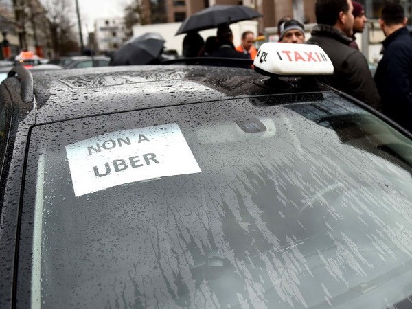 Lái xe taxi ở Brussels phản đối xe Uber. (Nguồn: Getty Images)