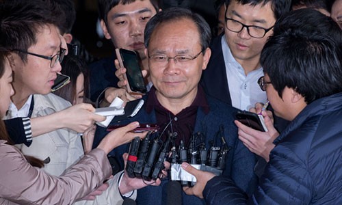 Chủ tịch Sung Woan-jong tự tử khi đang ở tâm điểm scandal về lập quỹ đen, đưa hối lộ.