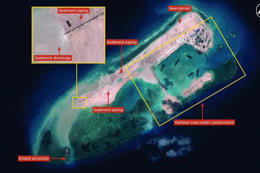 Ảnh vệ tinh gần đây về việc xây dựng, cải tạo trái phép của Trung Quốc trên đá Chữ Thập thuộc quần đảo Trường Sa của Việt Nam. Ảnh: IHS Jane’s