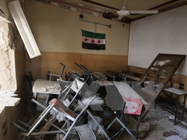 Cảnh đổ nát tại một trường học sau vụ xung đột tại Aleppo. (Nguồn: AFP/TTXVN)