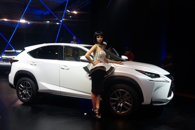 Lexus ra mắt SUV cỡ nhỏ NX200t, giá 2,4 tỷ đồng