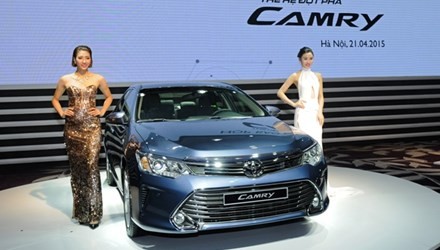 Toyota Camry lại thống lĩnh phân khúc hạng D