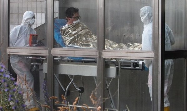 Bệnh nhân nghi nhiễm MERS điều trị tại bệnh viện ở thủ đô Bratislava của Slovakia. (Nguồn: AFP)