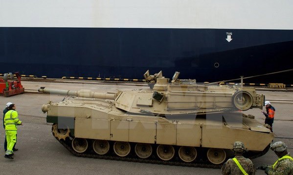 Xe tăng Abrams được chuyển giao tại cảng Riga, Latvia ngày 9/3. Ảnh minh họa. (Nguồn: AFP/TTXVN)