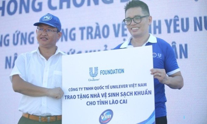 Quỹ Unilver Việt Nam trao hỗ trợ xây dựng, sửa chữa công trình vệ sinh cho tỉnh Lào Cai