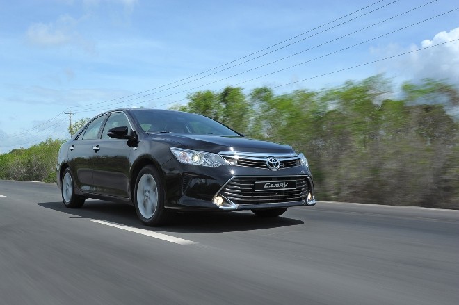 Phiên bản đắt nhất của Toyota Camry 2015 có xứng 'đồng tiền bát gạo'?