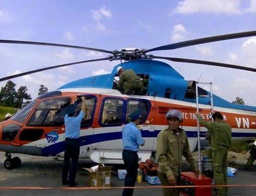 Bản tin 14H: Trực thăng hạ cánh khẩn giữa đồng ở Thái Bình