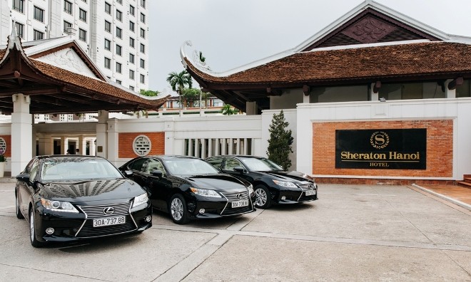 Khách sạn 5 sao sắm Lexus ES350 đưa đón khách VIP