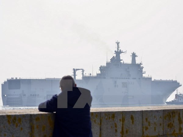Tàu Sevastopol Mistral trong lần chạy thử đầu tiên ngoài khơi Saint-Nazaire, tây bắc Pháp ngày 16/3. (Nguồn: AFP/TTXVN)