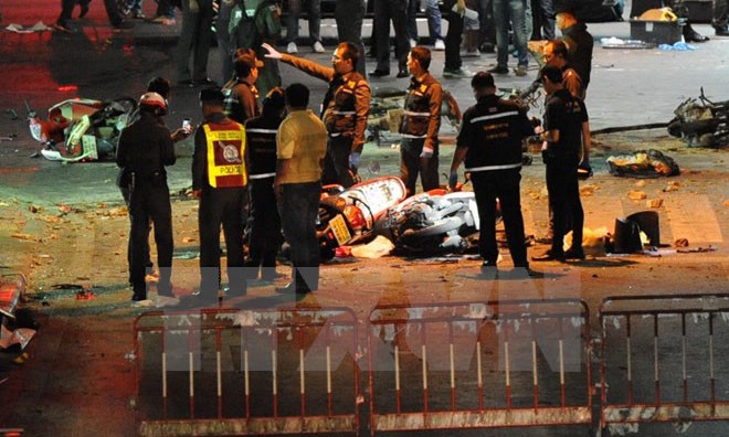 Cảnh sát Thái Lan điều tra tại hiện trường vụ nổ ở đền thờ Erawan