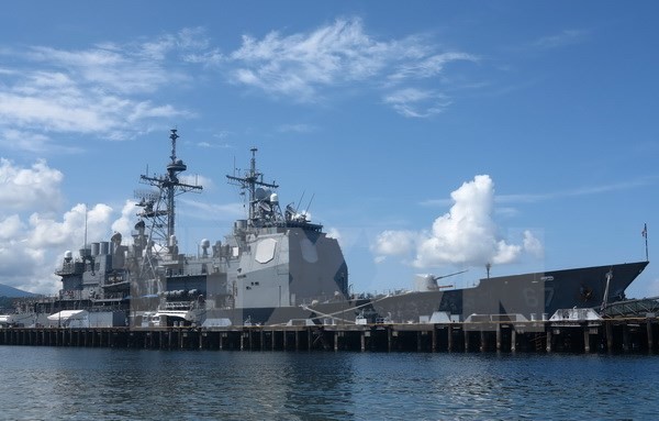 Tàu khu trục USS Shiloh của Mỹ neo đậu tại Vịnh Subic, căn cứ hải quân cũ của Mỹ ở Philippines. Nguồn: AFP/TTXVN