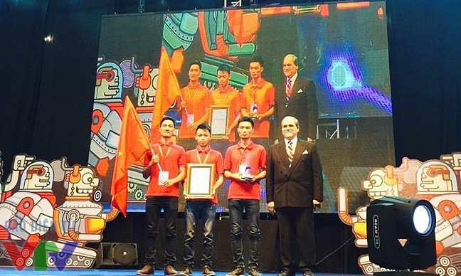 Hưng Yên mang chức vô địch Robocon quốc tế về Việt Nam