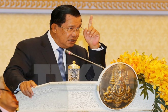 Thủ tướng Campuchia Hun Sen cảnh báo sẽ có hành động pháp lý đối với bất cứ đối tượng nào tiếp tục vu cáo Chính phủ sử dụng bản đồ 'giả mạo' trong công tác phân định biên giới. Nguồn: THX/TTXVN