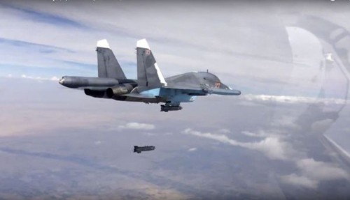 Chiến đấu cơ Nga ném bom xuống mục tiêu IS ở Syria. Ảnh: RT