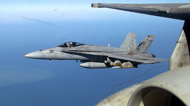 Máy bay ném bom F-18 Hornet của Không quân Mỹ (Nguồn: RT)