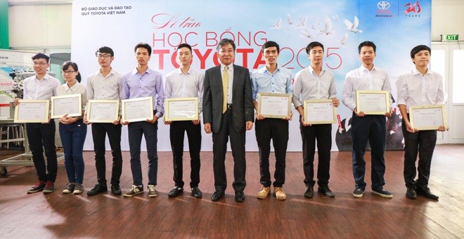 Toyota trao học 690 triệu học bổng cho sinh viên trường kỹ thuật