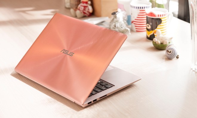 Chi tiết laptop màu vàng hồng, giá 20 triệu của Asus